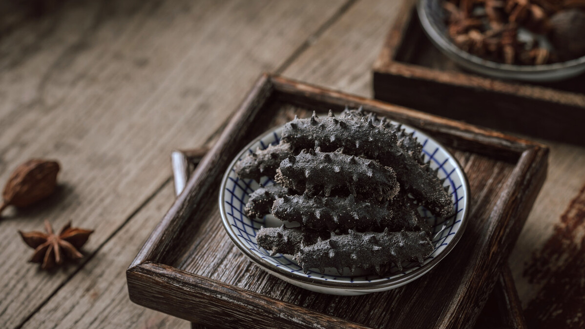 夏日滋补不油腻的“紫砂松茸海参汤”